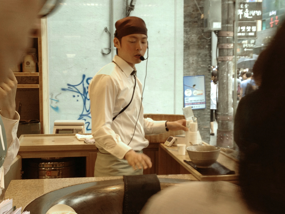 seoul-korea-youth-sales-vendors-tea-innovation-mona-kim